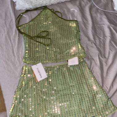 Ensemble top et jupe strass vert