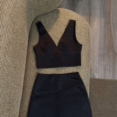 Ensemble noir en satin Zara - Top M & Jupe S