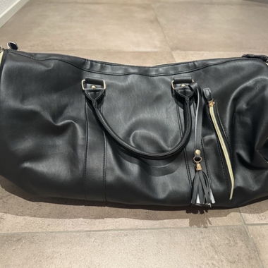 Schwarze Reisetasche