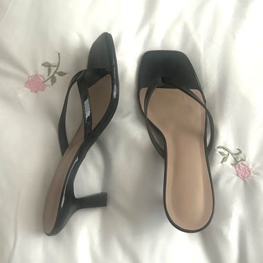 Sandali neri con tacco tipo mule