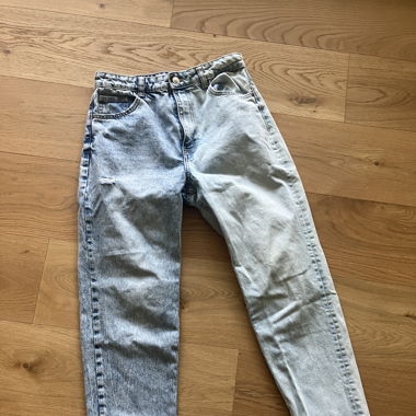 Zweifarbige Mom-Jeans