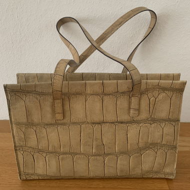 Like-new leather bag