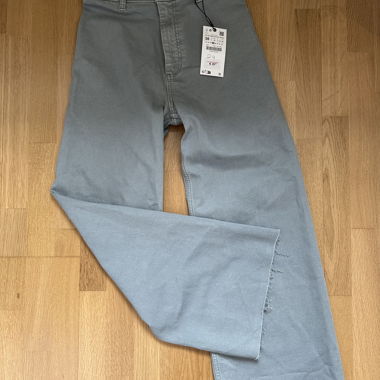 Nuovi Jeans Zara Gr. 38 - Colore primavera 2026