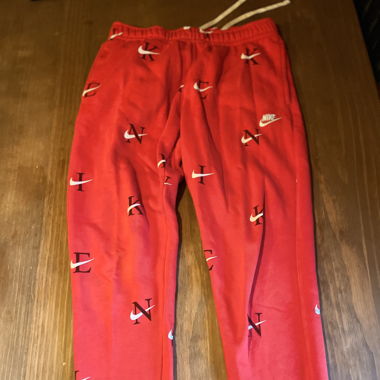 Rote Nike Trainerhose