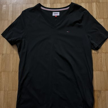T-shirt Tommy Jeans a scollo a V XL