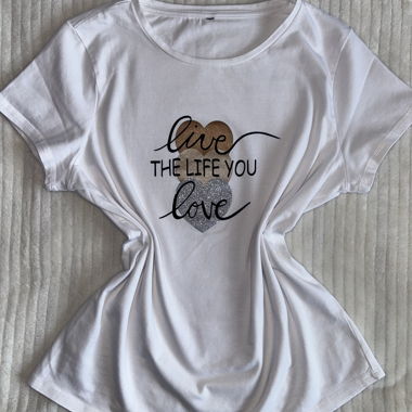 T-shirt blanc à motif coeur