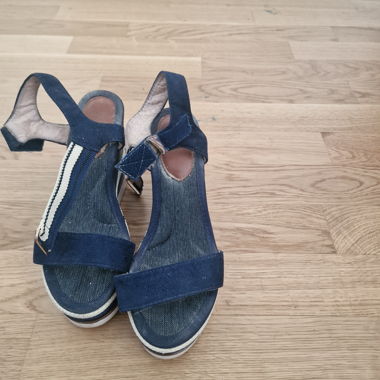 Sandali con tacco blu navy