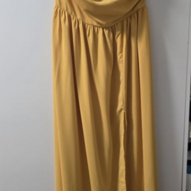 Abito maxi giallo monospalla