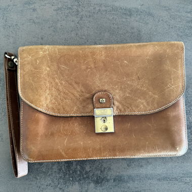 Pochette-bracelet vintage en cuir brun avec serrure