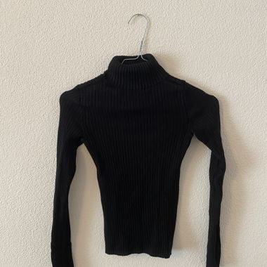 Maglione nero a collo alto Bershka