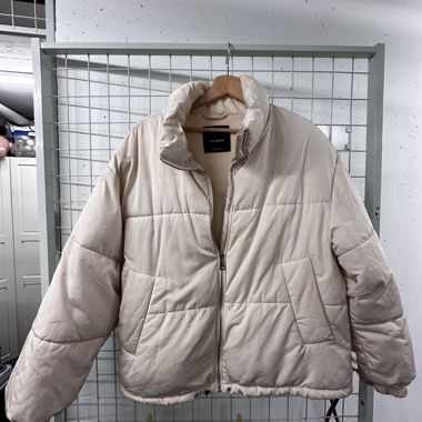 Giubbotto imbottito beige Pull&Bear