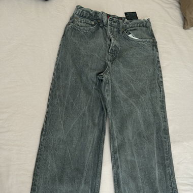 Graue Denim-Jeans