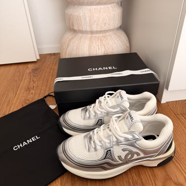 Chanel Sneaker White-Silver 42