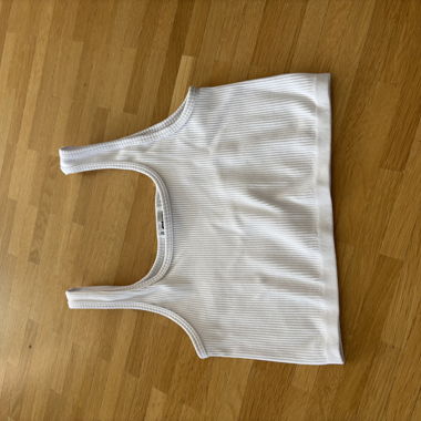 Weisses Rippen-Tanktop