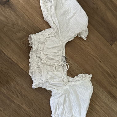 Short à volants blancs