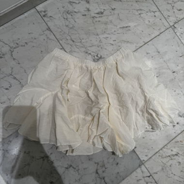 H&M White ruffled mini skirt