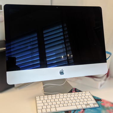 iMac Retina 4K mit Apple Tastatur