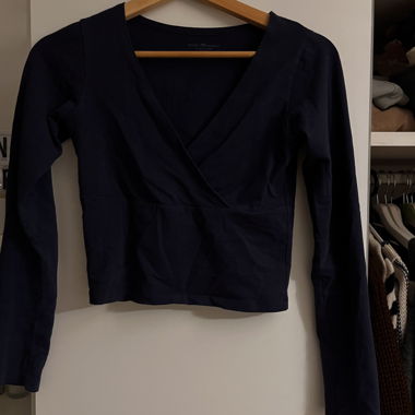 Langarm Oberteil mit V-Auschnitt (Brandy Melville)