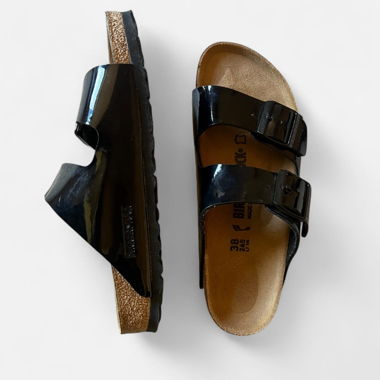 Sandali Birkenstock Arizona in pelle verniciata nera