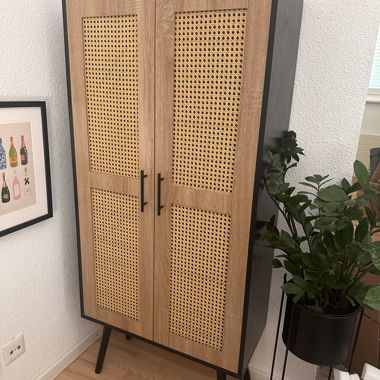 Credenza in legno con intreccio di rattan