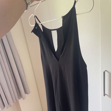 Schwarzes Kleid