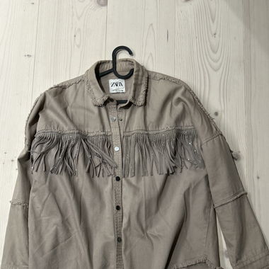 Jeans-Jacke mit Fransen Zara
