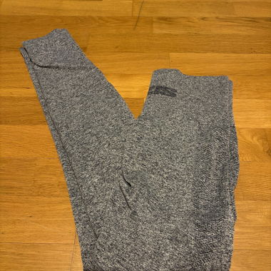 Grey seamless sports leggings