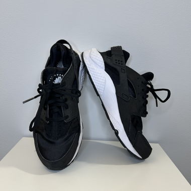 Huarache Sneaker