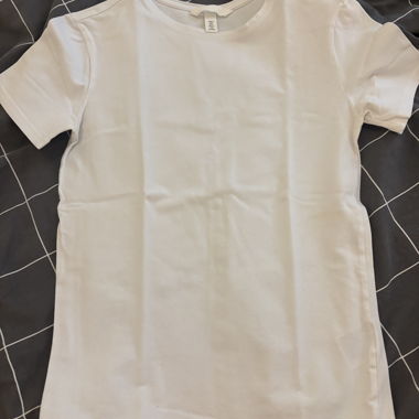 basic white t-shirt