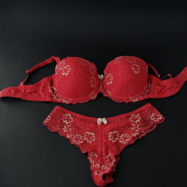 Ensemble soutien-gorge en dentelle rouge