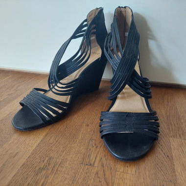 Sandaletten mit Keilabsatz (high heel)