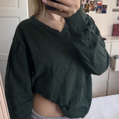 Grüner V-Ausschnitt Strickpullover
