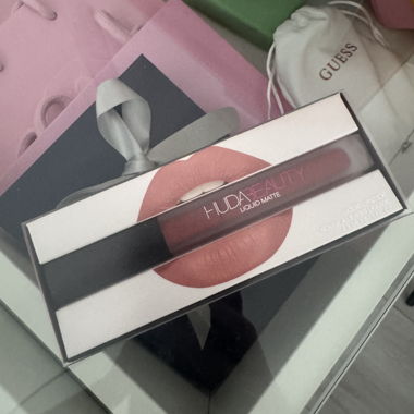 Huda Beauty Liquid Matte Bombshell