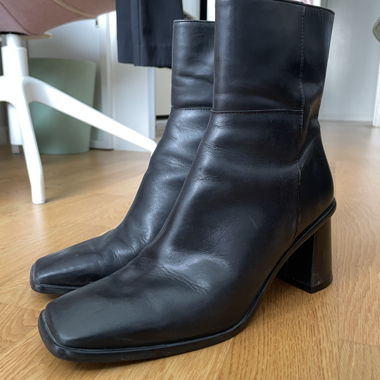 Heeled boots