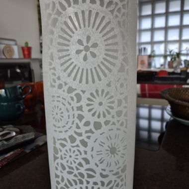 Grande vaso in vetro con effetto pizzo su entrambe le facce
