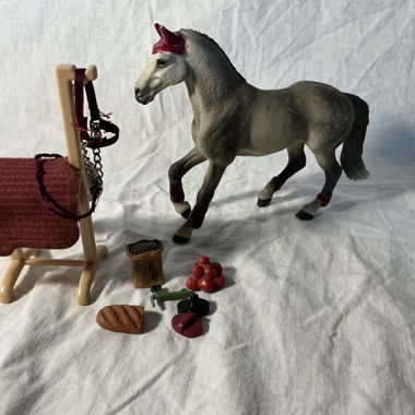 Cavallo giocattolo con accessori