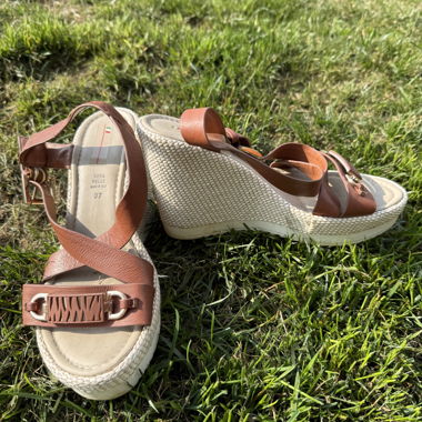 Zeppe con cinturino in pelle, misura 37