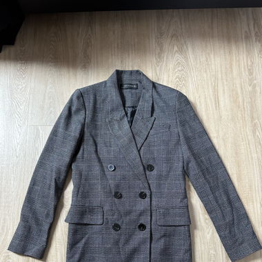 Checkered grey blazer