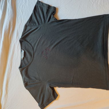 T-shirt verde con dettaglio glitter