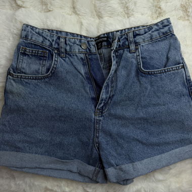 Short en jean PrettyLittleThing