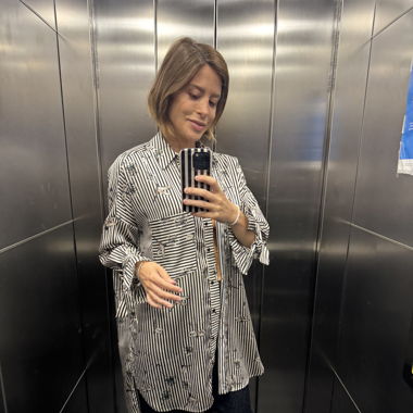 Long vertical stripped shirt 
