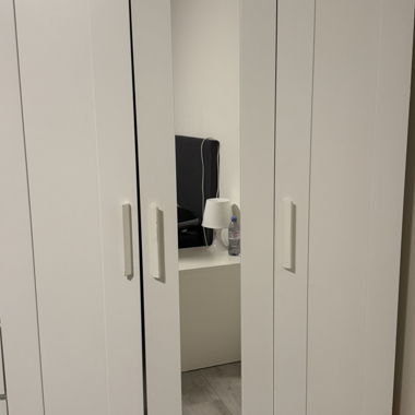 Armoire blanche avec miroir – bon état