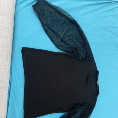 Schwarzer Pullover