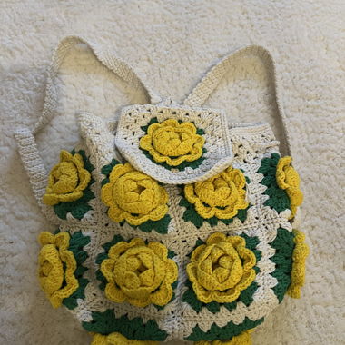 Gehäkelter Blumen-Rucksack