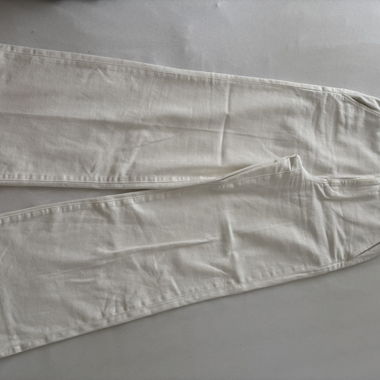 Uniqlo - Jean Blanc Chic