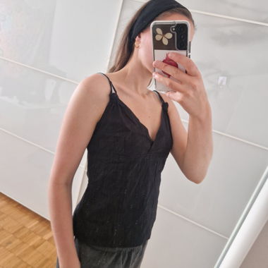 Schwarzes Top