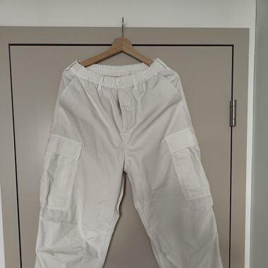 Loose White cargo pants (S) from GU (Japan) 