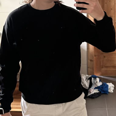 Schwarzer Sweater