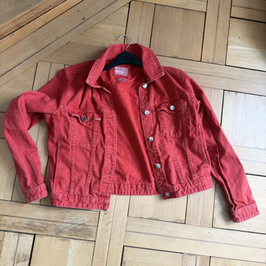 Veste en jean rouge