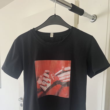 Camicia nera con stampa Marlboro